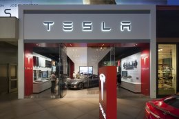 Tesla Store Los Angeles [photo: Misha Bruk / MBH Architects]